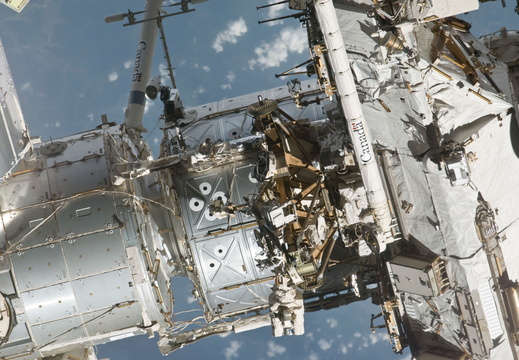 STS135-E-10832