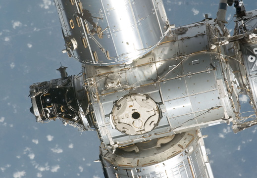STS135-E-10834