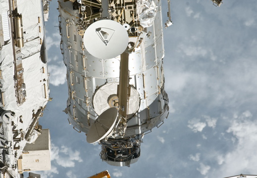 STS135-E-10848