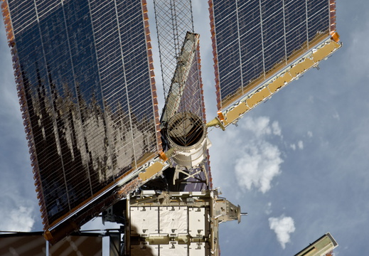 STS135-E-10869