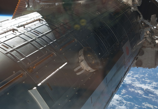 STS135-E-08503
