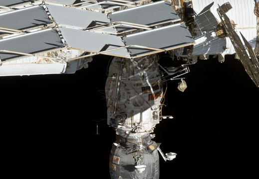 STS135-E-11032