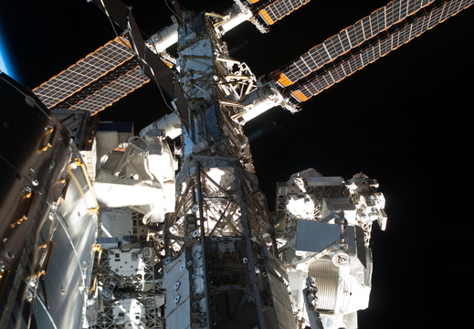 STS135-E-08466