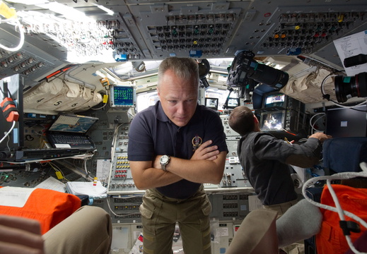 STS135-E-10702