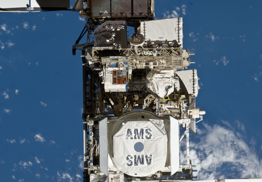 STS135-E-10861