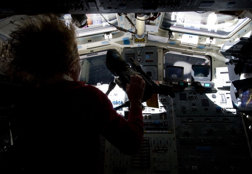 STS135-E-07119