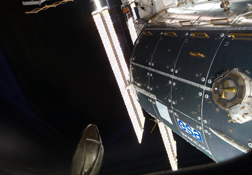 STS135-E-09113