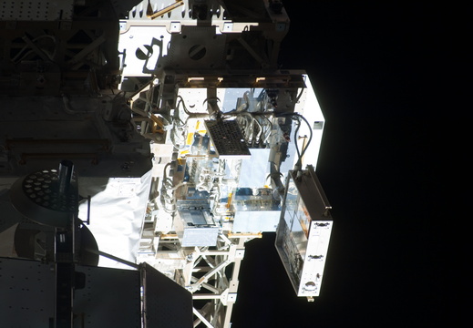 STS135-E-08362
