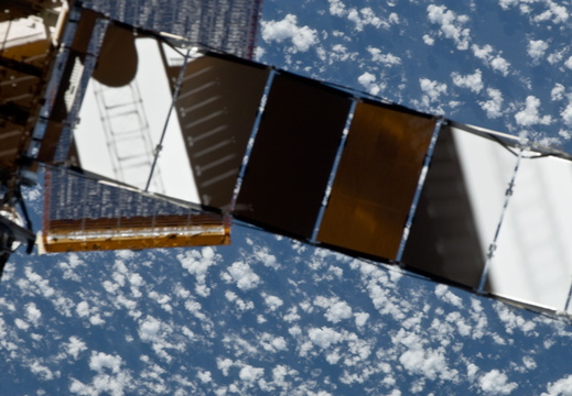 STS135-E-10860