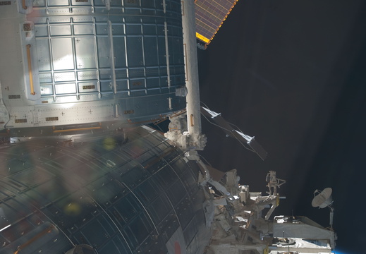 STS135-E-08479