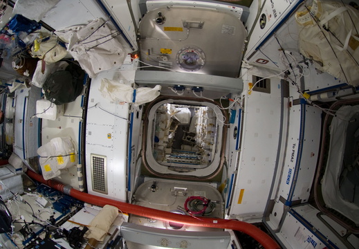 STS135-E-09131