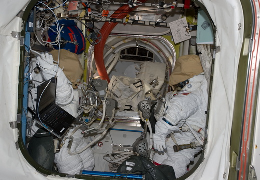 STS135-E-07447