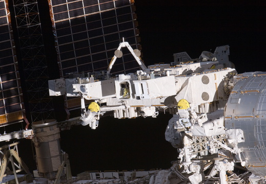 STS135-E-11060