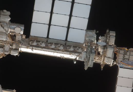 STS135-E-06821