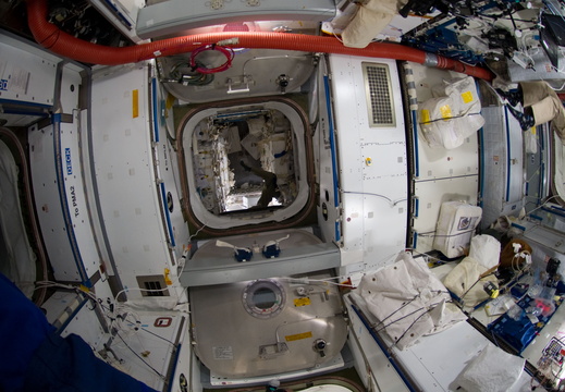 STS135-E-09232