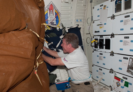 STS135-E-08161