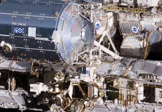STS135-E-11076