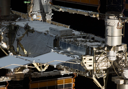 STS135-E-11142