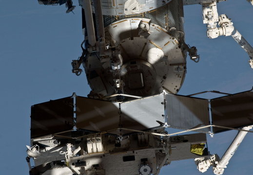 STS135-E-11015