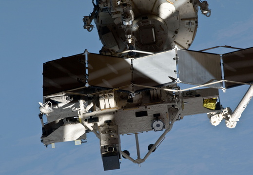 STS135-E-11014
