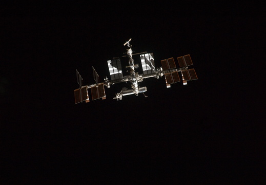 STS135-E-06696