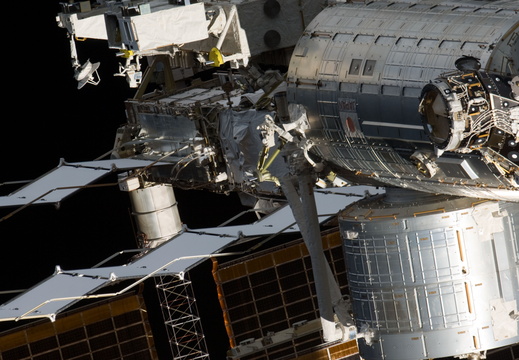 STS135-E-11121