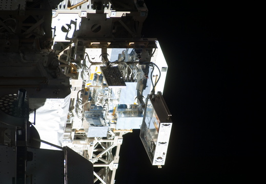 STS135-E-08363