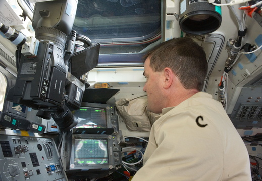 STS135-E-06687