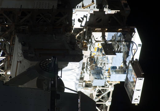 STS135-E-08361