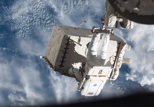 STS135-E-07649