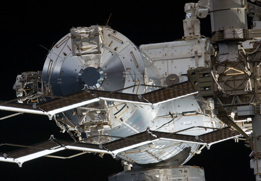 STS135-E-11268
