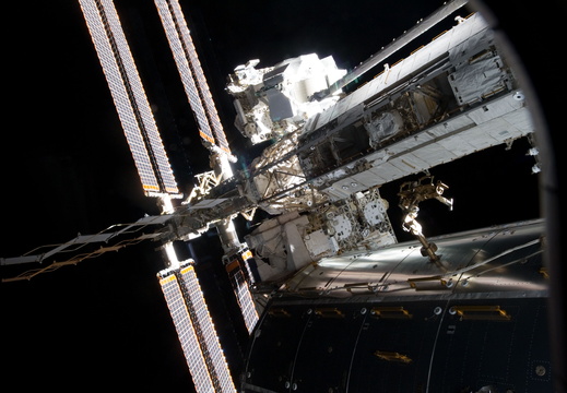 STS135-E-09115