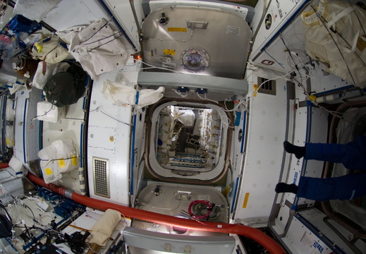 STS135-E-09145