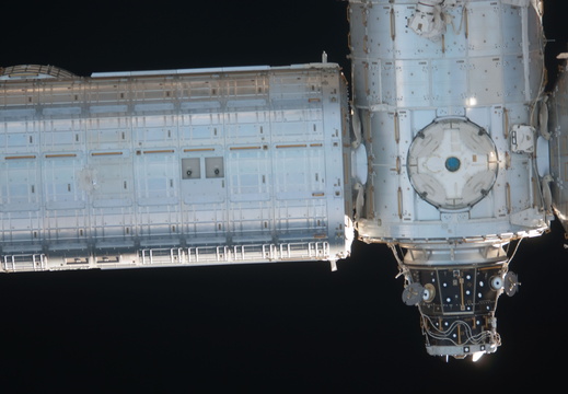 STS135-E-06855