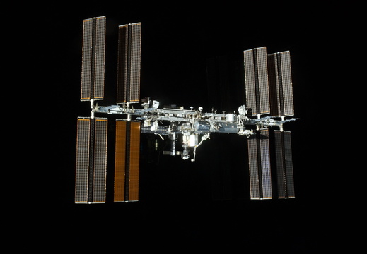 STS135-E-11790