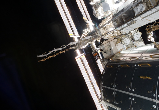STS135-E-09114