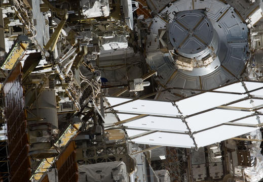 STS135-E-11295