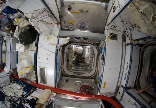 STS135-E-09148