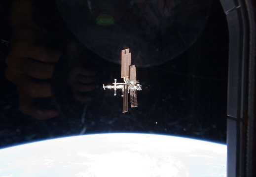 STS135-E-10791