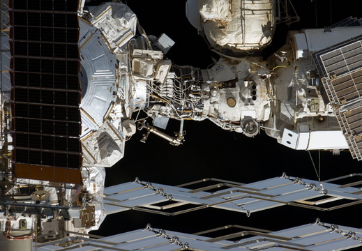 STS135-E-11226