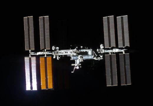 STS135-E-11771