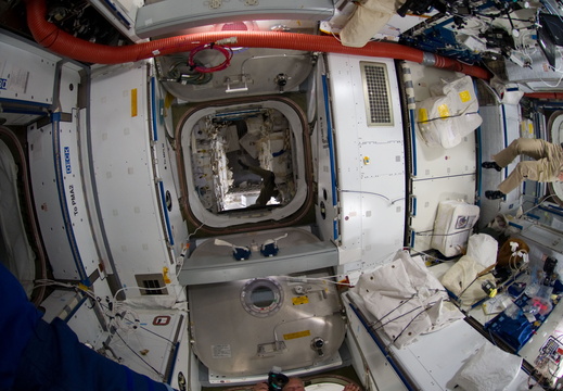STS135-E-09234
