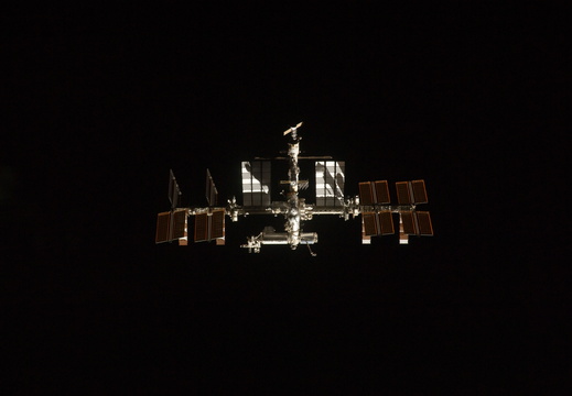 STS135-E-06704