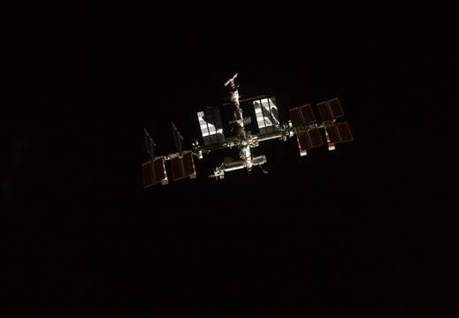 STS135-E-06695