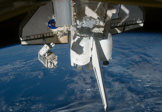 STS135-E-07518