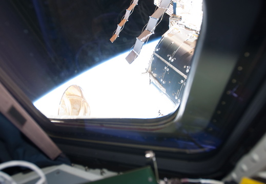 STS135-E-08178