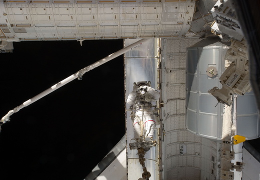 STS135-E-07597