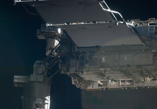STS135-E-07014