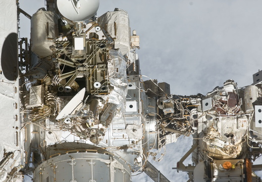 STS135-E-10914