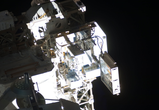 STS135-E-08392